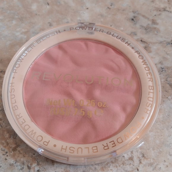Revolution Other - Revolution Powder Blush — Dusty Pink